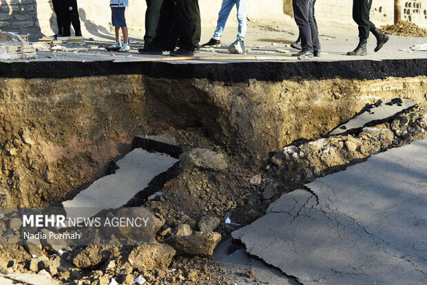 پس از رانش «تخلیه و تخریب ساختمانهای آسیب دیدهی حصار»