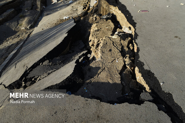 پس از رانش «تخلیه و تخریب ساختمانهای آسیب دیدهی حصار»