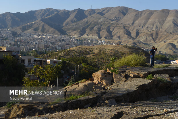 پس از رانش «تخلیه و تخریب ساختمانهای آسیب دیدهی حصار»