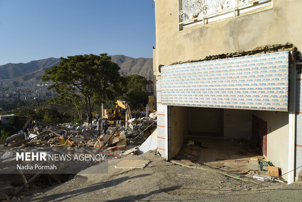 پس از رانش «تخلیه و تخریب ساختمانهای آسیب دیدهی حصار»