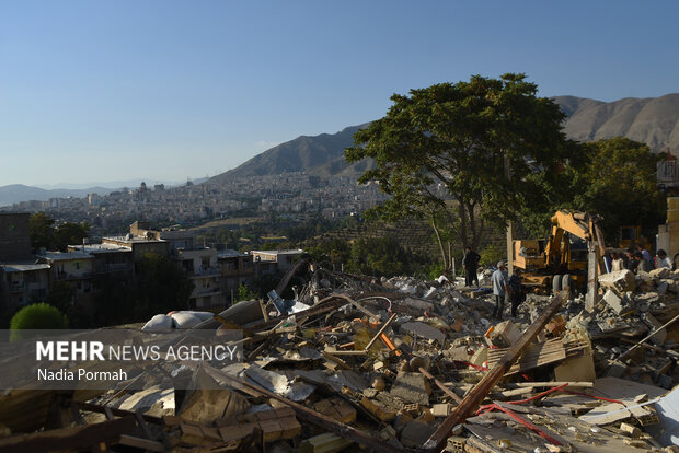 پس از رانش «تخلیه و تخریب ساختمانهای آسیب دیدهی حصار»