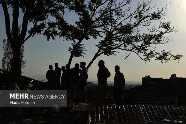 پس از رانش «تخلیه و تخریب ساختمانهای آسیب دیدهی حصار»