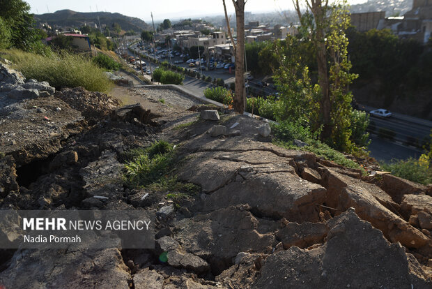 پس از رانش «تخلیه و تخریب ساختمانهای آسیب دیدهی حصار»