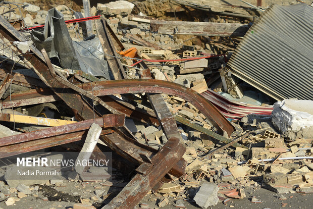 پس از رانش «تخلیه و تخریب ساختمانهای آسیب دیدهی حصار»