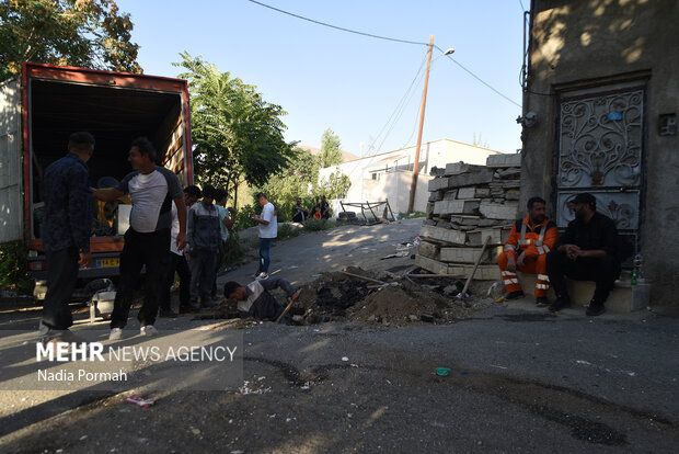 پس از رانش «تخلیه و تخریب ساختمانهای آسیب دیدهی حصار»