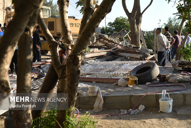 پس از رانش «تخلیه و تخریب ساختمانهای آسیب دیدهی حصار»