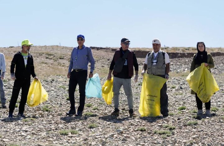 پاکسازی پیست اسکی مجموعه توچال/ برگزاری «روز پاکداشت طبیعت»