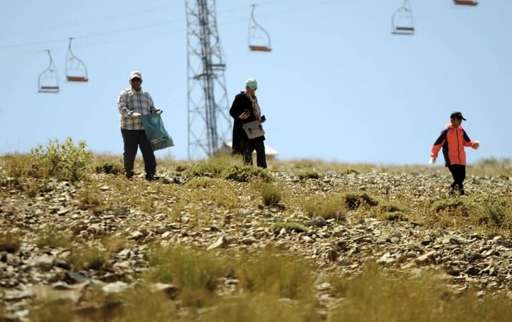 پاکسازی پیست اسکی مجموعه توچال/ برگزاری «روز پاکداشت طبیعت»