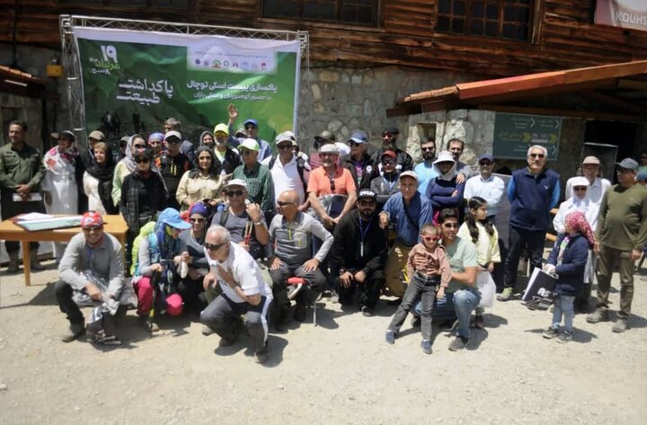 پاکسازی پیست اسکی مجموعه توچال/ برگزاری «روز پاکداشت طبیعت»