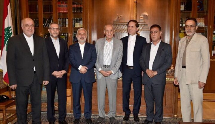 رئيس البرلمان الإيراني يوجه دعوة لرئيس البرلمان اللبناني لزيارة طهران