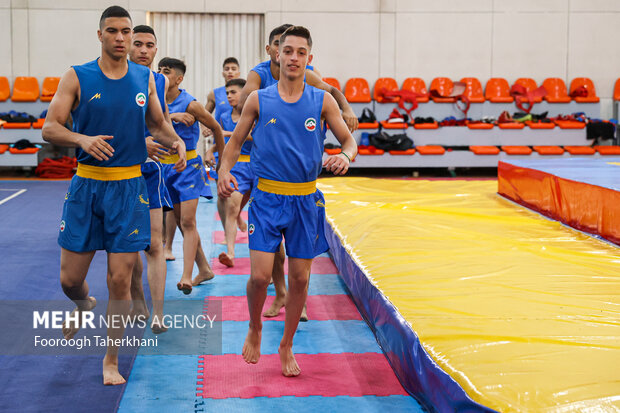 ملی پوشان تیم ملی جوانان ووشو در قسمت ساندا در اردوی آمادگی برای بازی های آسیایی تمرین می کنند