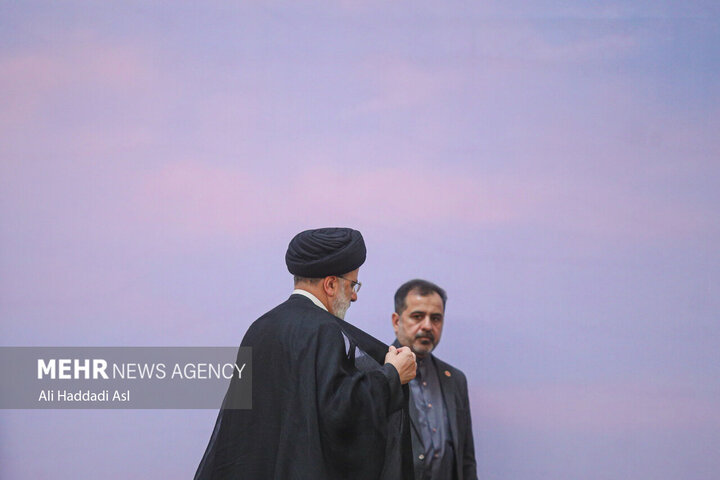 حجت الاسلام سید ابراهیم رئیسی، رئیس جمهور در مراسم ملی بزرگداشت شهدای مدافع حرم حضور دارد