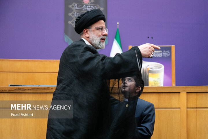 حجت الاسلام سید ابراهیم رئیسی ، رئیس جمهور در مراسم اختتامیه بیست و یکمین جشنواره ملی رسانه های ایران حضو دارد