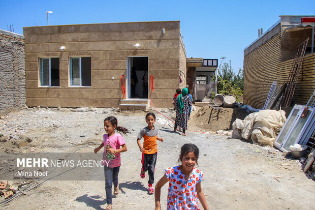 تحویل اولین واحدهای مسکونی جدیدالاحداث در مناطق زلزله زده خوی