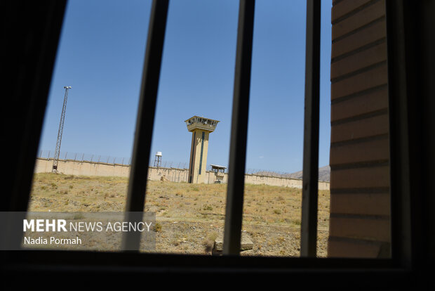 در ماه جاری ۱۰۰ محکوم مالی از زندان آزاد شده‌اند