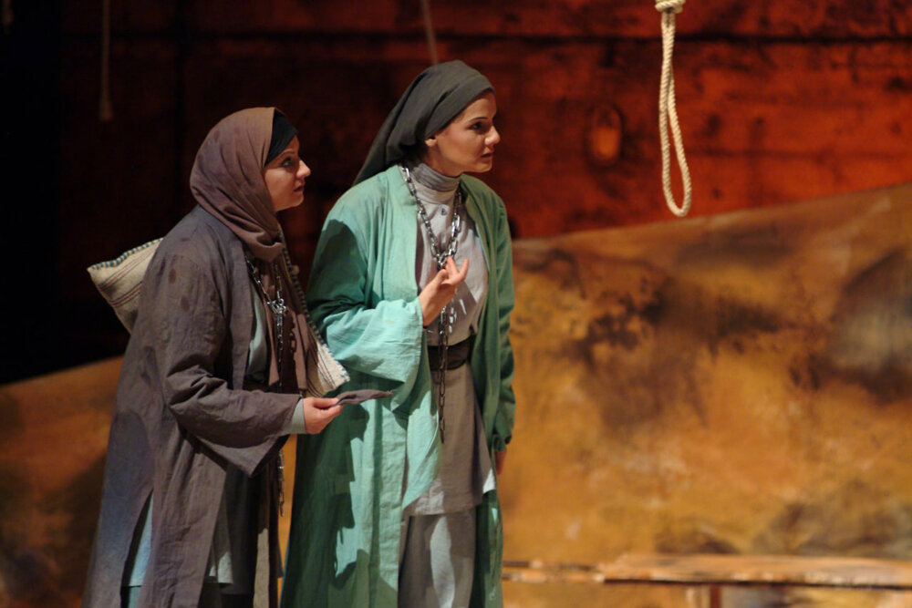 «ضیافت شیطان» در تئاتر شهر/ بازیگر نقش اصلی قبل از اجرا غش کرد!