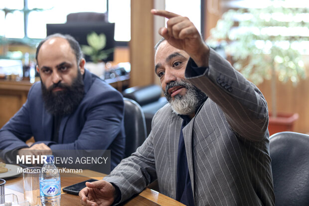 محمدمهدی رحمتی مدیر گروه رسانه‌ای مهر در دیدار با سید مرتضی روحانی شهردار منطقه ۶ شهر تهران حضور دارد