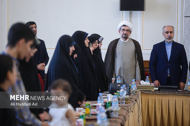 FM meeting with families of Mazar-i Sharif martyres
