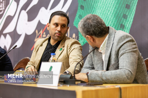 محمد رهبر دبیر جشنواره تصویر دهم در نشست خبری جشنواره تصویر دهم حضور دارد
