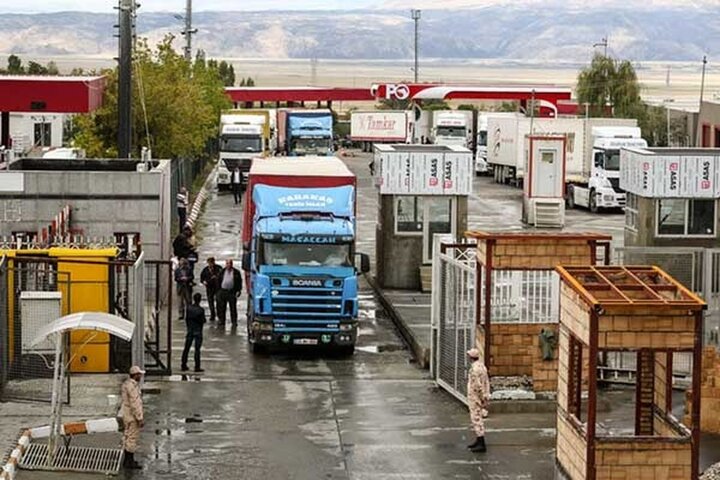 ۵۳۰ هزار تن کالا از گمرک بازرگان به خارج کشور صادر شد ۵۳۰ هزار تن کالا از گمرک بازرگان به خارج کشور صادر شد