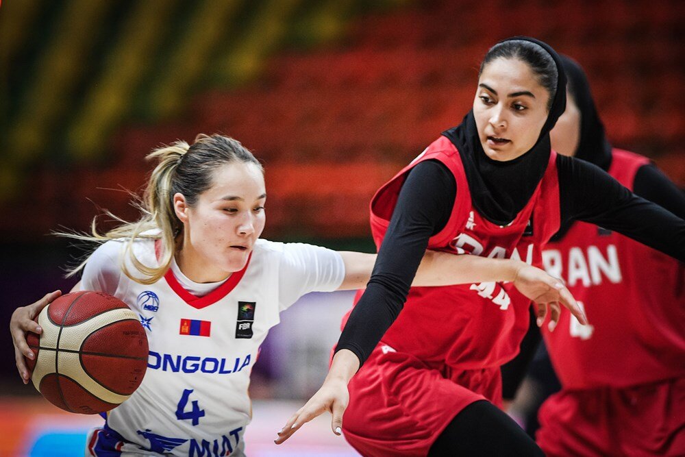 woman basketball