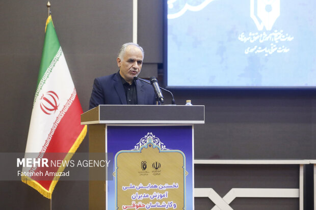 همایش ملی آموزش مدیران و کارشناسان حقوقی دستگاه های اجرایی 3