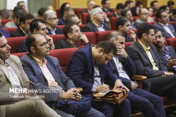 همایش ملی آموزش مدیران و کارشناسان حقوقی دستگاه های اجرایی 4