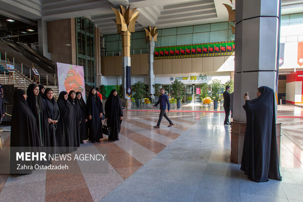 آئین اهتزاز پنج پرچم حرمین عتبات عالیات در برج میلاد تهران امروز ۲۴ مردادماه با حضور حجت‌الاسلام محمد قمی، رئیس سازمان تبلیغات اسلامی؛ محمدامین توکلی‌زاده، معاون فرهنگی و اجتماعی شهرداری تهران، نصیر عبدالمحسن عبدالله، سفیر کشور عراق در ایران و خادمان عتبات عالیات برگزار شد