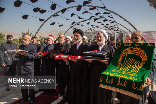 آئین اهتزاز پنج پرچم حرمین عتبات عالیات در برج میلاد تهران امروز ۲۴ مردادماه با حضور حجت‌الاسلام محمد قمی، رئیس سازمان تبلیغات اسلامی؛ محمدامین توکلی‌زاده، معاون فرهنگی و اجتماعی شهرداری تهران، نصیر عبدالمحسن عبدالله، سفیر کشور عراق در ایران و خادمان عتبات عالیات برگزار شد