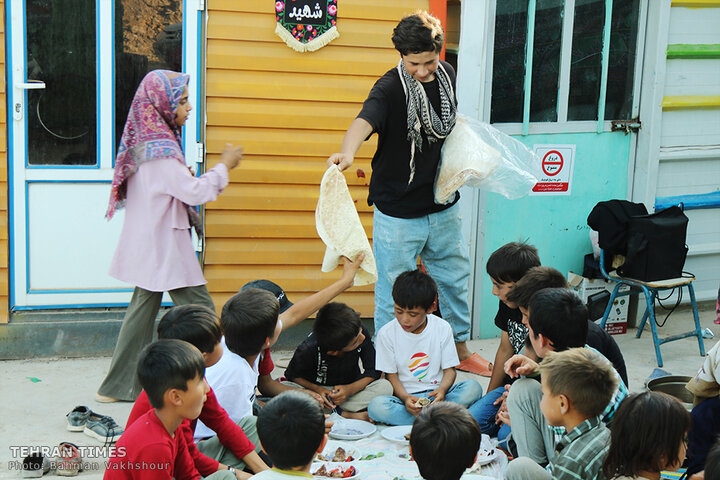 Hanifa providing education for Afghan refugee kids