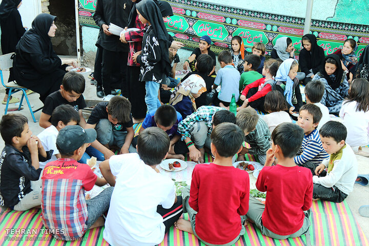 Hanifa providing education for Afghan refugee kids