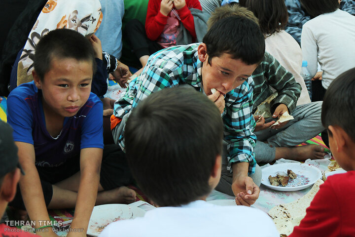 Hanifa providing education for Afghan refugee kids