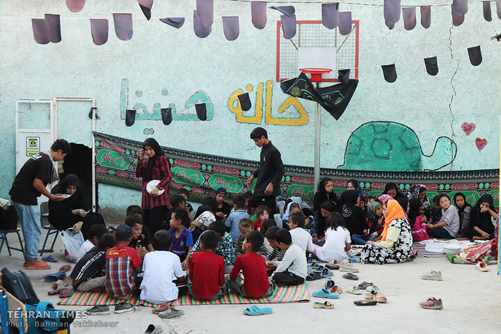Hanifa providing education for Afghan refugee kids