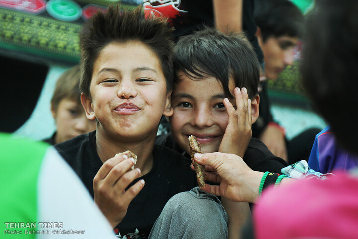 Hanifa providing education for Afghan refugee kids