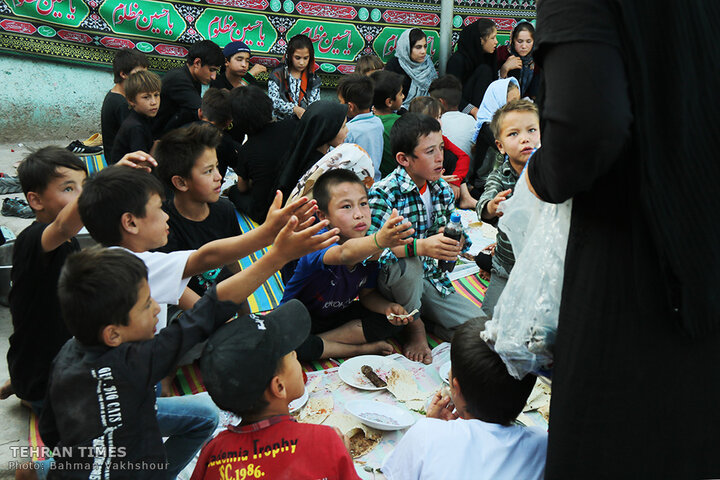 Hanifa providing education for Afghan refugee kids