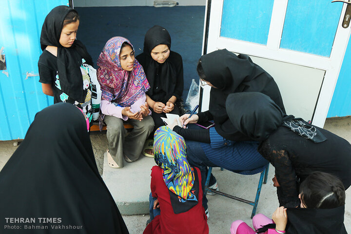 Hanifa providing education for Afghan refugee kids