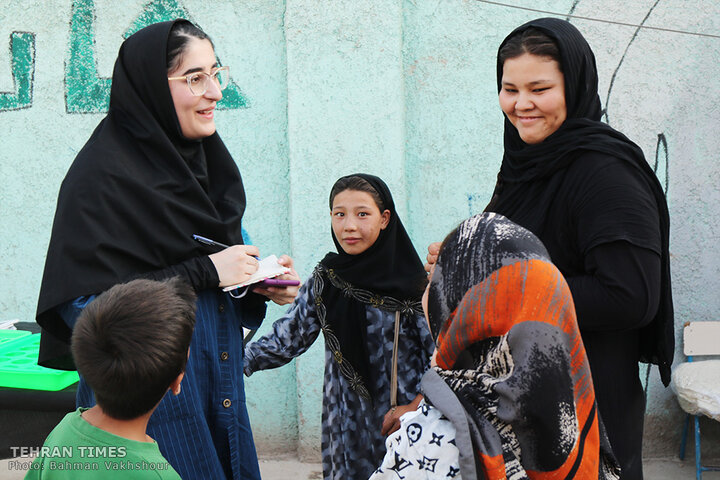 Hanifa providing education for Afghan refugee kids