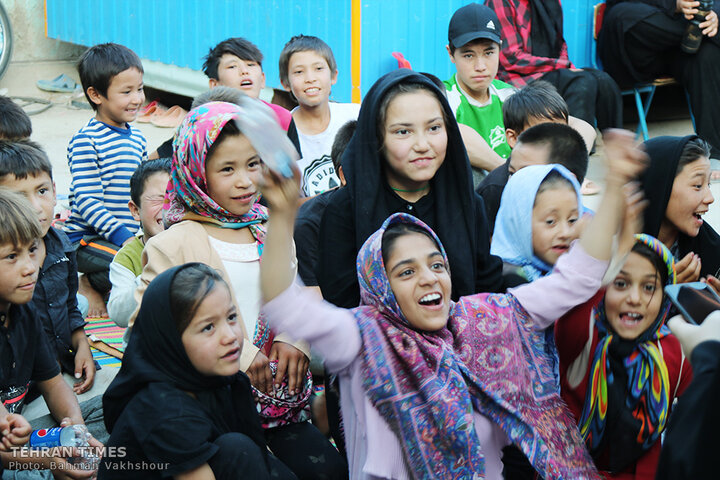 Hanifa providing education for Afghan refugee kids