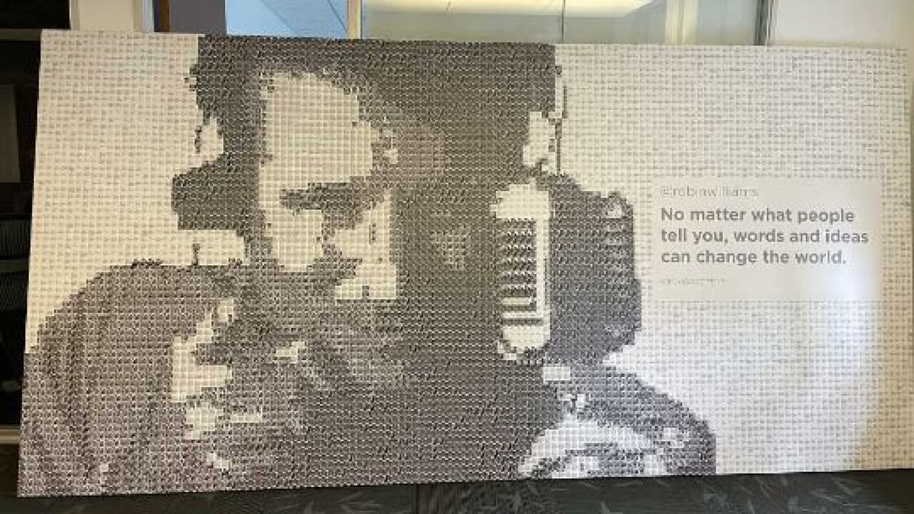 ایکس یادگاریهای توئیتر را حراج میکند