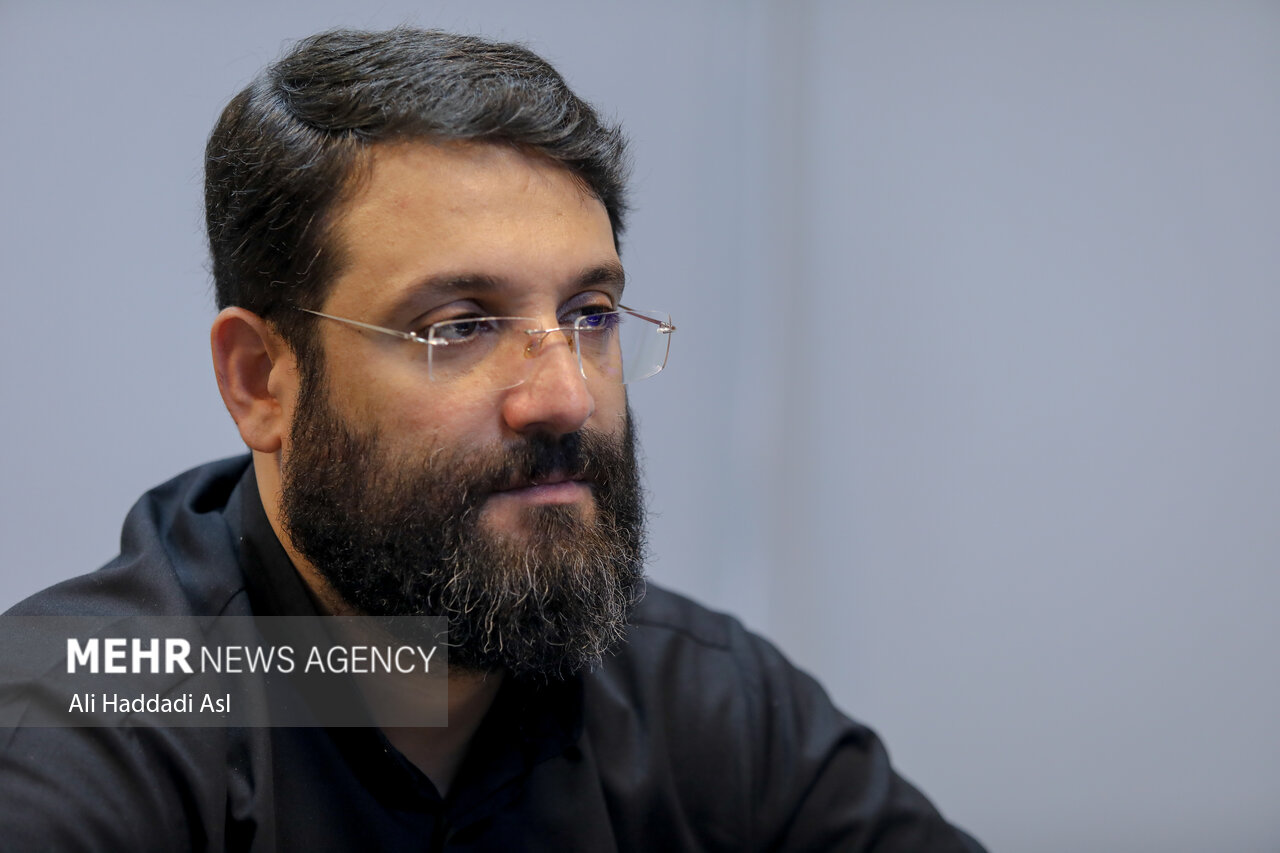 «ابوذر روحی» به عنوان مداح برتر و الگوی کشور برگزیده شد «ابوذر روحی» به عنوان مداح برتر و الگوی کشور برگزیده شد