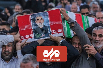 Türbe şehitleri için Şiraz'da cenaze töreni