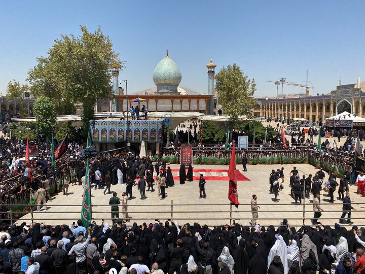 مردم شیراز شهدا را بدرقه کردند