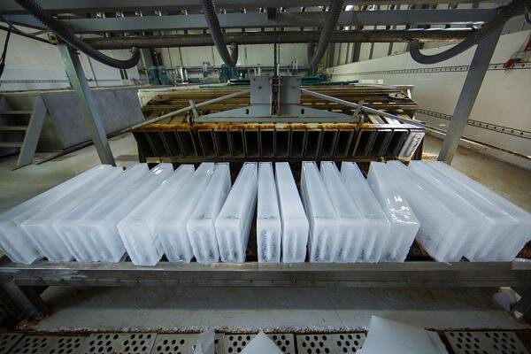 دپوی ۶۰ هزار قالب یخ در سردخانه های مرز مهران