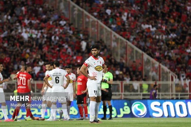 تساوی بدون گل پرسپولیس با فولاد در نیمه اول