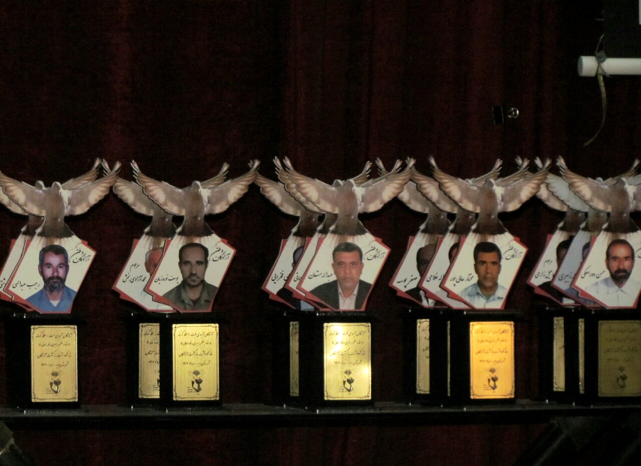 آزادگان شهرستان دیر تجلیل شدند