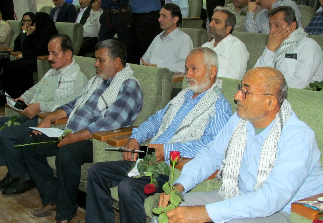 آزادگان شهرستان دیر تجلیل شدند