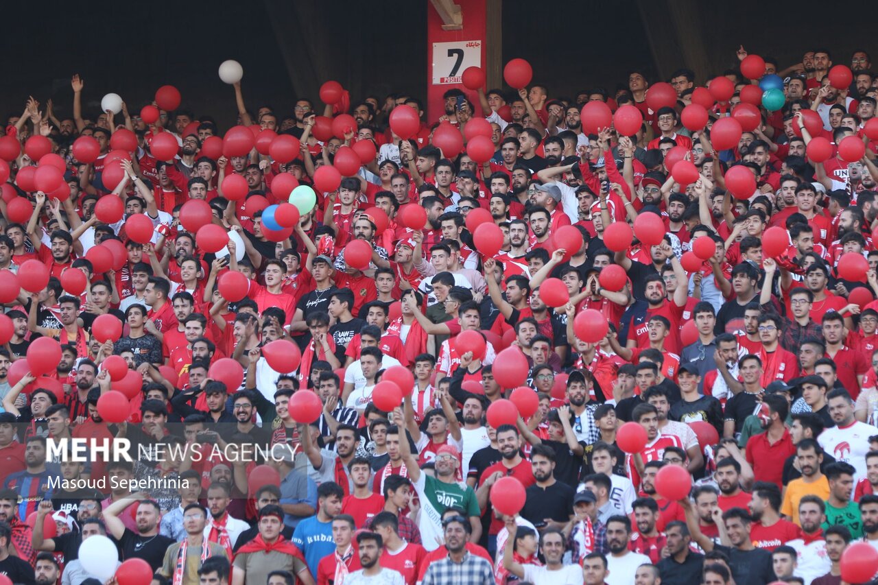 حضور ۴۵ هزار نفری هواداران در ورزشگاه یادگار امام تبریز