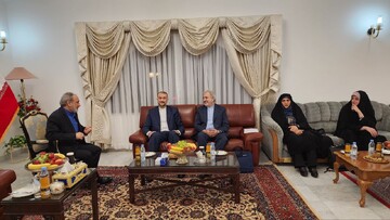 ایرانی وزیر خارجہ کا ریاض میں ایرانی سفارتخانے کا دورہ