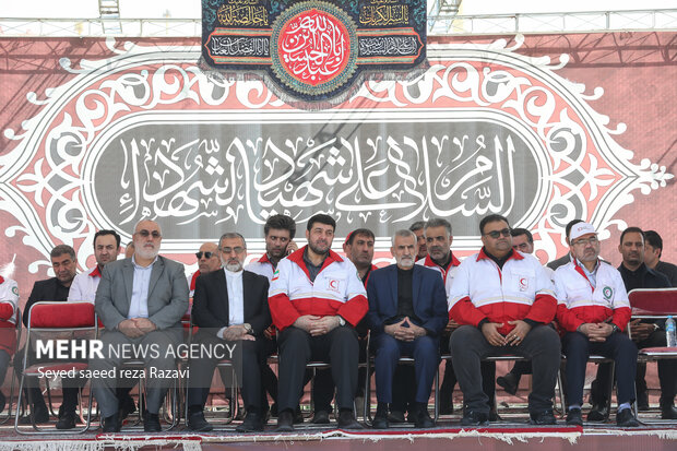 آئین بدرقه کاروان بهداشت، درمان و امداد نجات اربعین حسینی (ع) صبح امروز پنجشنبه ۲۶ مردادماه ۱۴۰۲ با حضور غلامحسین اسماعیلی مسئول دفتر رئیس جمهور، محمد مهدی اسماعیلی وزیر فرهنگ و ارشاد اسلامی، پیرحسین کولیوندرئیس جمعیت هلال احمر در محوطه حرم حضرت امام خمینی (ره) برگزار شد