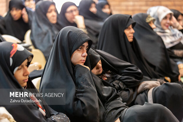 دیدار جمعی از بانوان موکب دار اربعین با رئیس مجلس شورای اسلامی 9